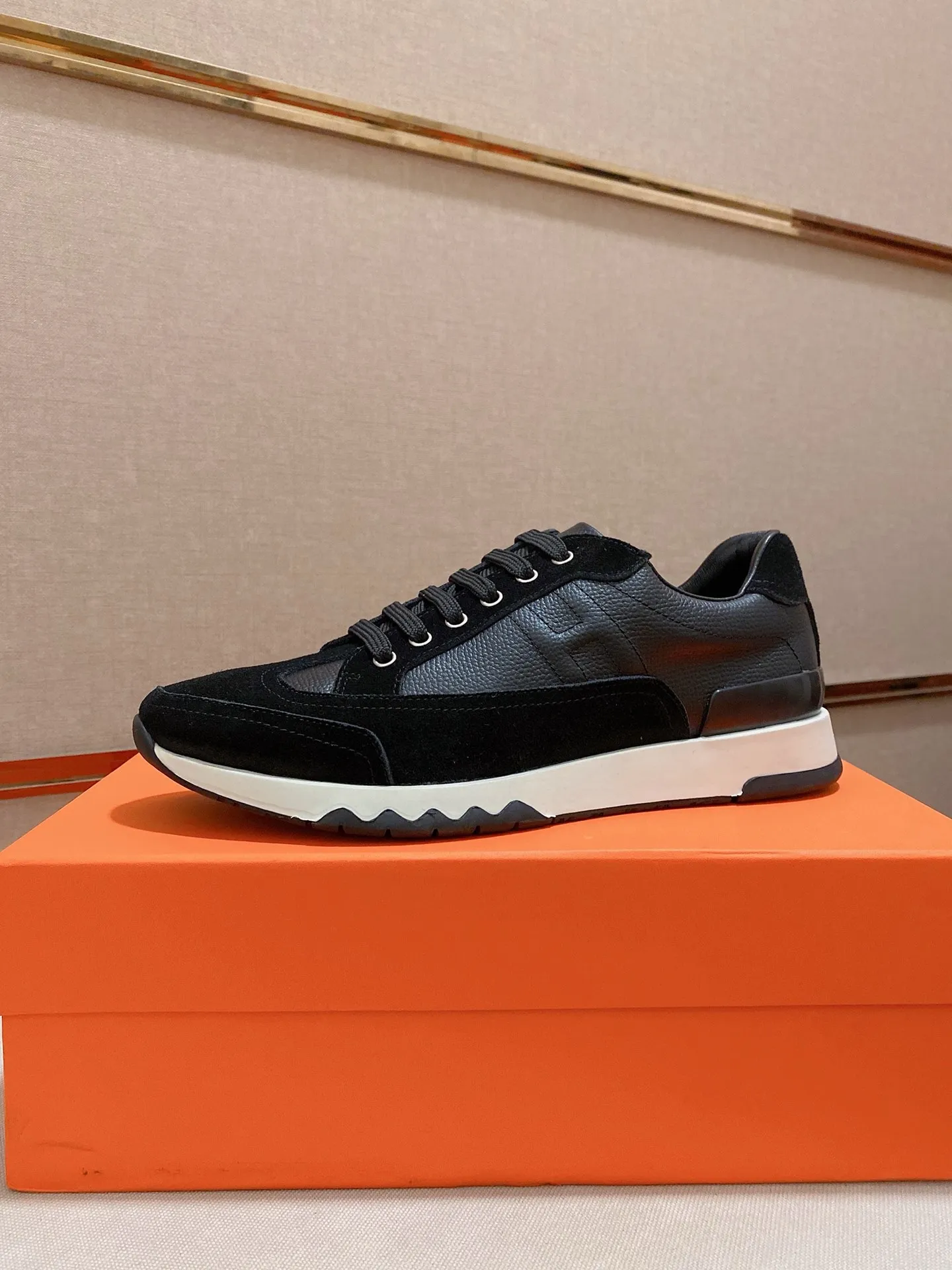 Ex-factory price: 500💰《HERMES》【Classic original single version】Hermès; top 🔝purchasing agent🔍🔍men's latest 🇺🇸sold simultaneously, original imported from Italy ▲▲first-layer cowhide ▲▲ (high-end, nobility and class) ) Exquisite workmanship (Italian 🇮🇹 imported water-dyed 🐂 cowhide lining) sole: original sole provided by the original factory, ⚠️exclusive double-layer activity·TPR·rubber·combined molded outsole; super comfortable·wear-resistant·non-slip·environmental protection The real thing is more beautiful when photographed in kind (high quality, following orders), you can come in and out at will * Number of yards: 38·39·40·41·42·43·44# (can be customized 45.)